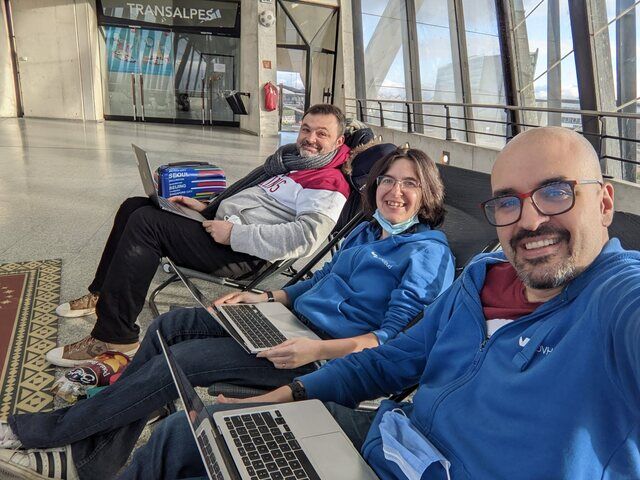 SnowCamp - Working in the train station